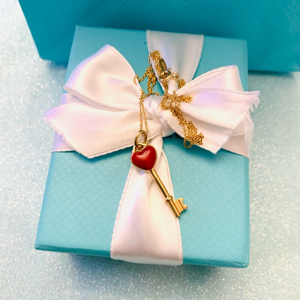 ❌❌SOLD❌❌♥️18K YELLOW GOLD 750 RED ENAMEL KEY PENDENT NECKLACE ON A 18”LONG C - Picture 3 of 7